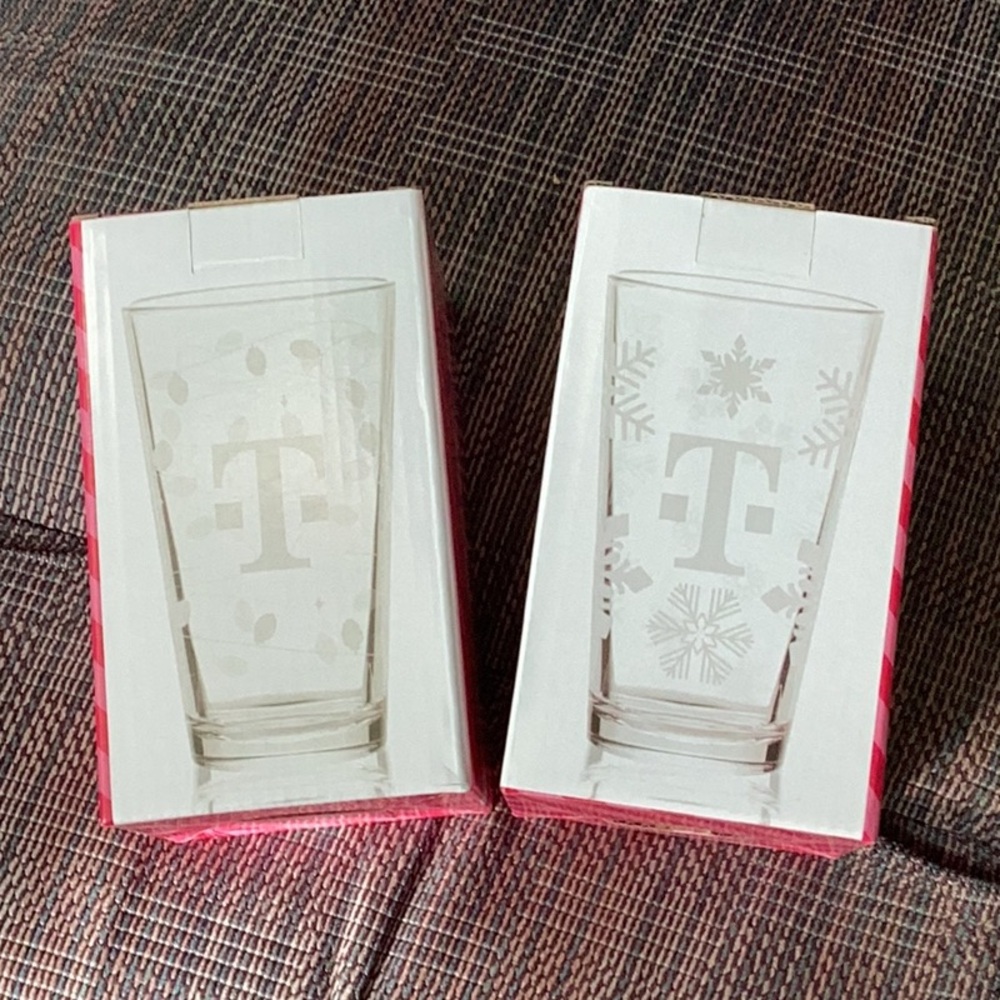 T-Mobile Holiday glass set NIB